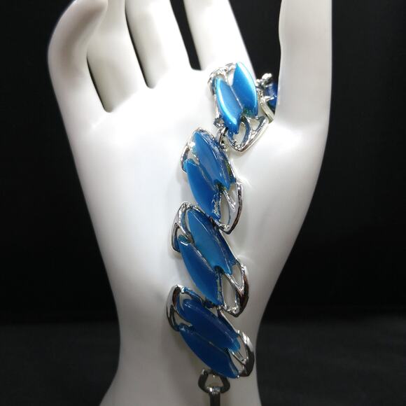 Vintage Moonglow Blue Link Bracelet, Silver Tone, 1950s - Picture 6 of 10